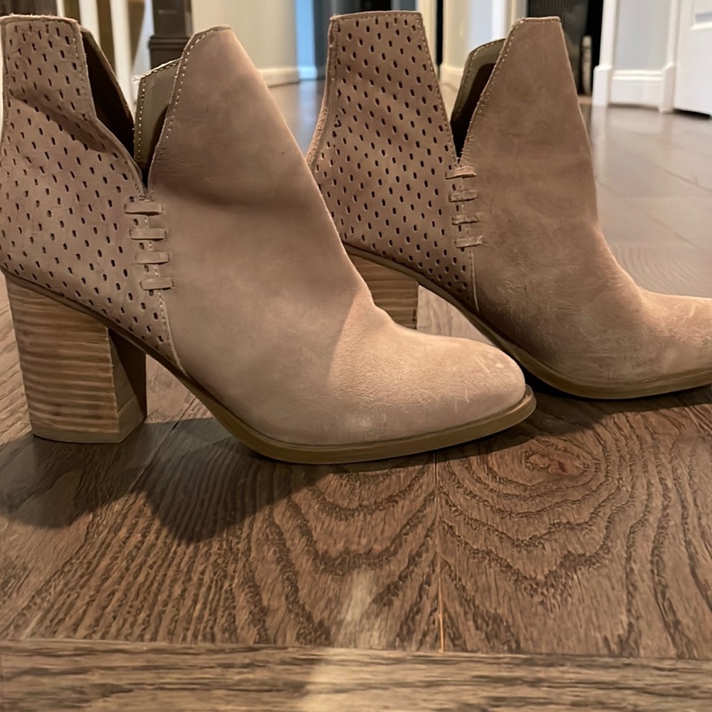 Steve Madden Block Heel Booties. Great Condition.… - image 1